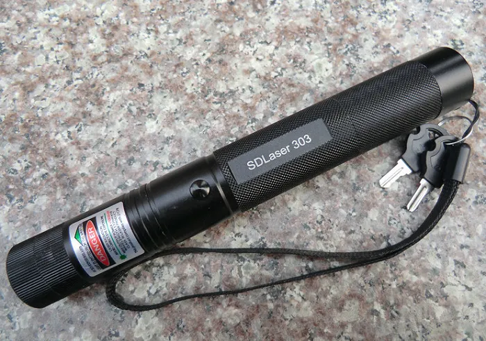 Đèn pin laser 303 ánh sáng xanh - Ảnh 3